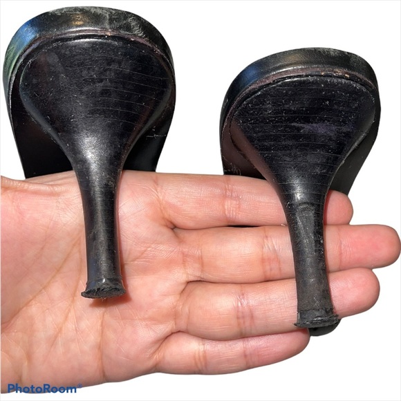 Michael Kors thong sandals. - Picture 5 of 7